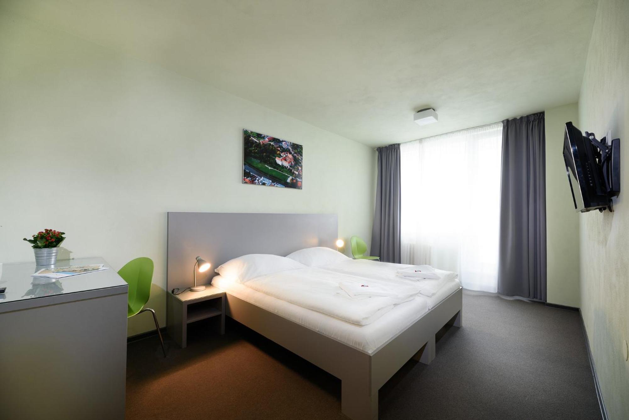 Hotel Atom Třebíč Esterno foto